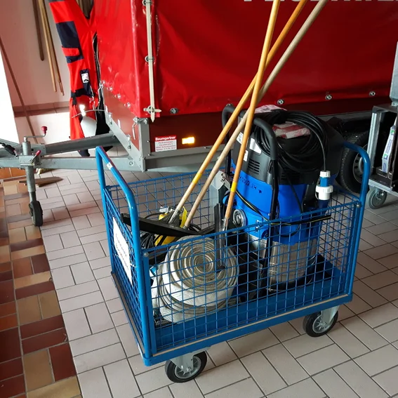 Rollwagen Wasser 2.jpg